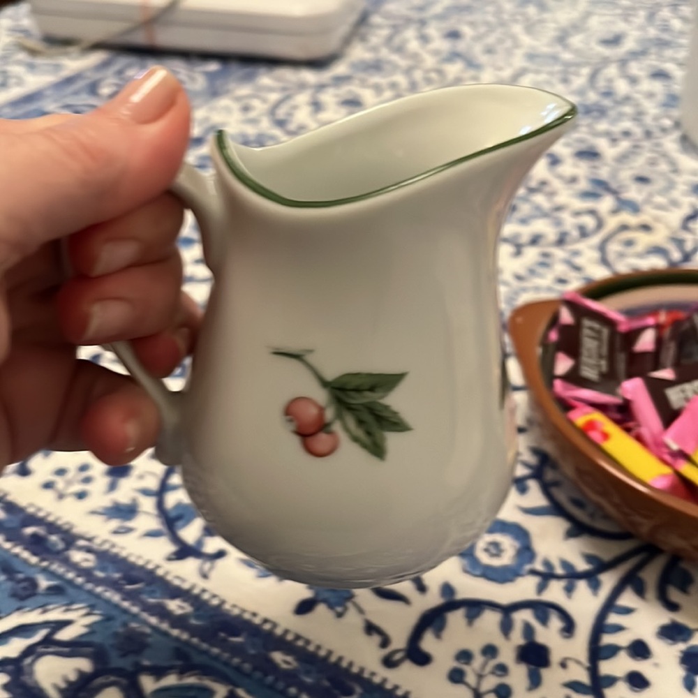 Aplico - Mini Creamer with No chips or cracks . French porcelain from aplico